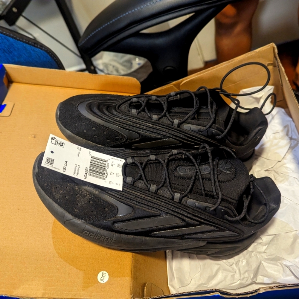 Adidas Ozelia size 9